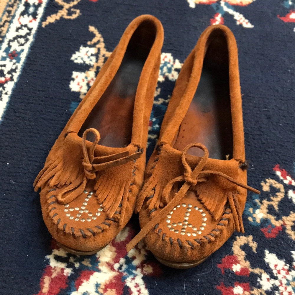 Minnetonka peace sign moccasins